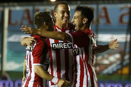 Estudiantes gana y se clasifica a la Pre-Libertadores