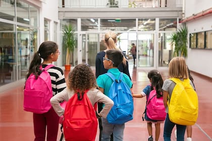 Estudiantes indocumentados no podrán acceder a los vouchers educativos bajo la nueva legislación