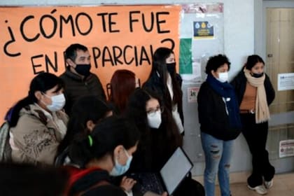 Estudiantes se movilizaron en la Facultad de Ciencias Medicas de La Plata