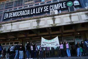 Estudiantes y docentes argentinos no ceden ante Milei en su defensa de la universidad pública