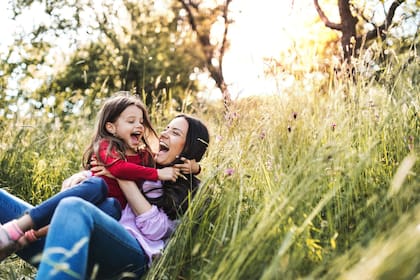 Estudio demostró que reírse, al menos tres veces a la semana, desencadena múltiples beneficios para la salud
