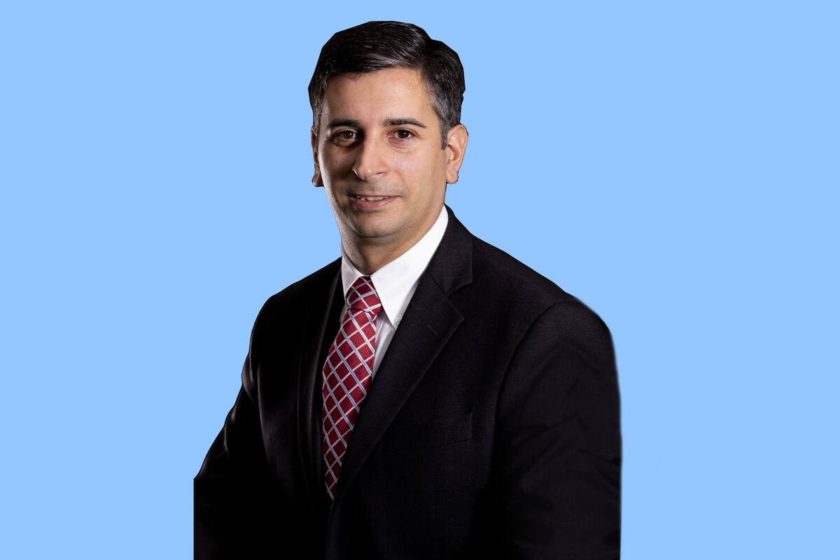 Estudió Economía en la Universidad Católica Argentina (UCA) e hizo el máster en la Escuela Superior de Economía y Administración de Empresas (Eseade). En 2009 viajó a Estados Unidos para realizar el doctorado en la Suffolk University y desde 2013 es profesor investigador en la Metropolitan