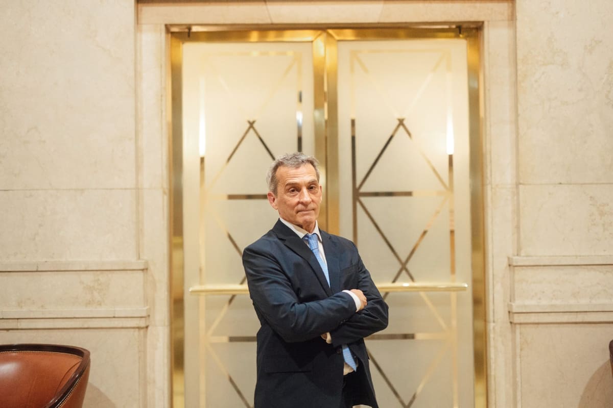 Estudió Economía en la Universidad de La Plata, donde ahora es profesor, al igual que en la Universidad Di Tella; tiene un máster en Finanzas de la Universidad del CEMA y un posgrado en Estrategia de Wharton School, University of Pennsylvania; es economista jefe del Citi para la Argentina, Paraguay y Uruguay
