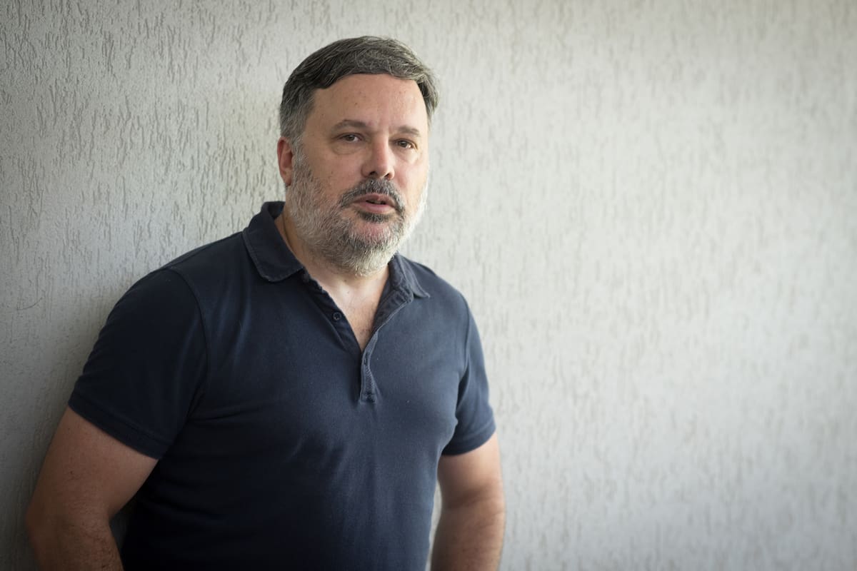 Estudió Economía en la Universidad Nacional de Rosario e hizo un máster en la Universidad Nacional de La Plata (UNLP), donde actualmente es investigador senior del Centro de Estudios Distributivos, Laborales y Sociales (Cedlas) dependiente de esa institución, y profesor de Política Económica