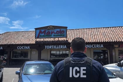 Estudio: las redadas del ICE hundieron las ventas de negocios latinos en California