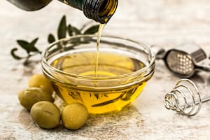 Estudios demostraron que el aceite de oliva es una buena opción para cocinar a altas temperaturas