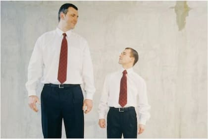 Estudios determinaron cuáles son las ventajas de las personas de talla baja