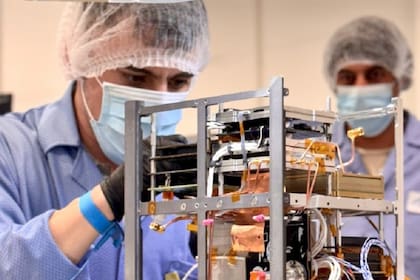 Etapa final de integración del satélite Atenea que será parte de la misión Artemis II de la NASA