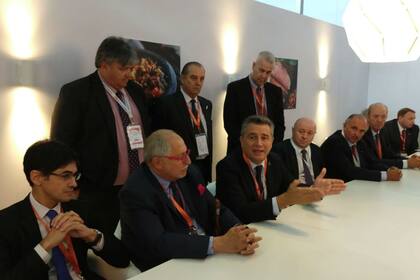 Etchevehere, en el centro, en la reunión con frigoríficos en Sial