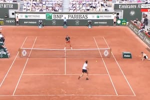 Etcheverry tuvo ante Zverev varios puntos que levantaron el espectáculo en la cancha en la cancha principal de Roland Garros