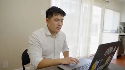 Ethan Nguonly, de 22 años, es ingeniero de software en Google e invierte su dinero desde muy joven