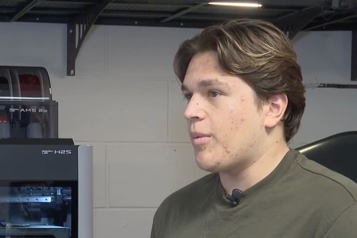 Ethan Sigal reemplazó una pieza en impresoras electorales de Seminole, Florida, y evitó el gasto de miles de dólares