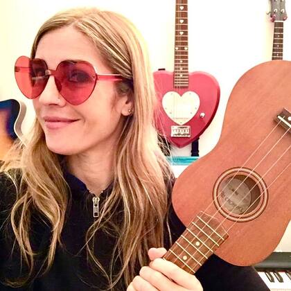 Eugenia Barker utiliza la música para la enseñanza
