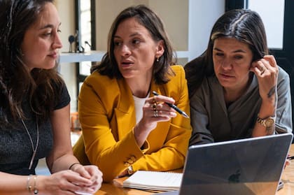 Eugenia (centro): "La visión es que ese puente sirva para exportar productos y servicios desde Argentina, sobre todo en el mundo digital, que no todos tienen consciencia de lo exportable que es ese trabajo al generar una red muy sólida"