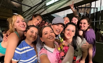 Eugenia "China" Suárez interpreta a Nicole, una aliada inesperada que se une a Gladys para enfrentar a las nuevas bandas que dominan el penal de La Quebrada