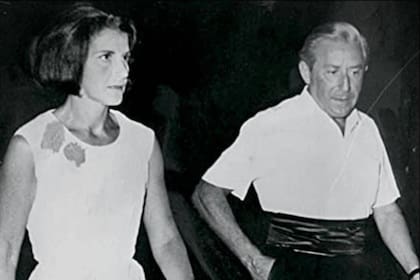 Eugenia Livanos y Starvos Niarchos vivieron un matrimonio difícil con una separación en el medio en la que él tuvo una relación con Charlotte Ford