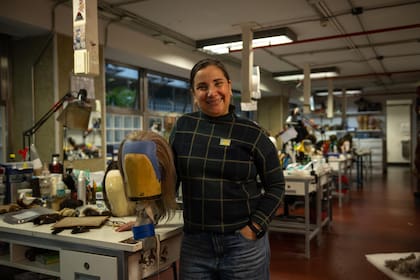 Eugenia Palafox, jefa del Taller de Peluquería y Caracterización. Hace 29 años que trabaja en el Colón.