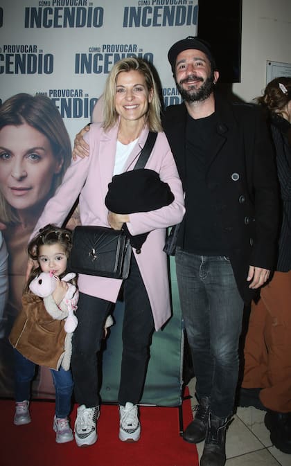 Eugenia Tobal volvió a las tablas con la obra de su amigo Heredia. Su pareja desde hace cinco años, Francisco García Ibar, y su hija Ema la aplaudieron desde la primera fila.