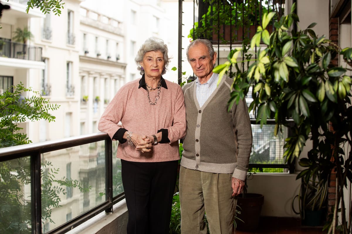 Eugenio y Estela Holmberg vivieron en el zoológico entre 1933 y 1943. Ocupaban una casa que estaba en el centro del parque, sobre la calle Acevedo (hoy República Árabe Siria), reservada para el director.
