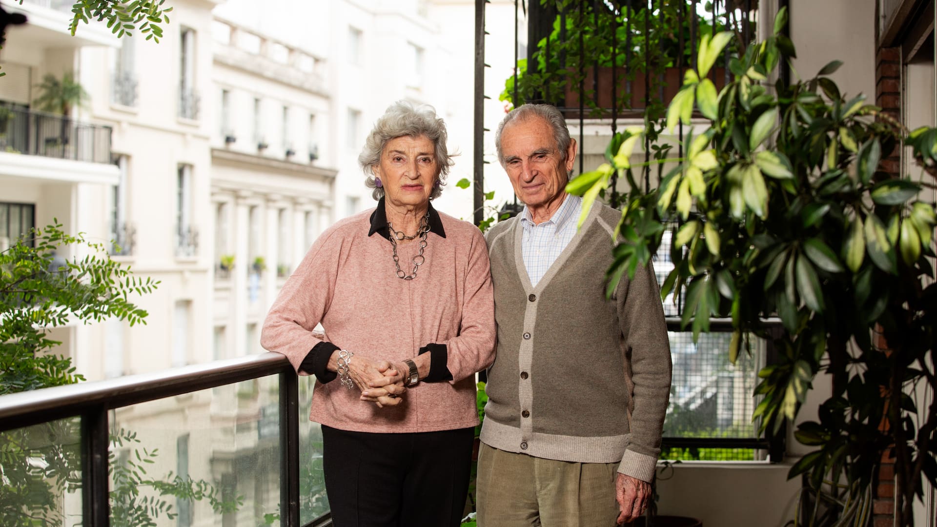 Eugenio y Estela Holmberg vivieron en el zoológico entre 1933 y 1943. Ocupaban una casa que estaba en el centro del parque, sobre la calle Acevedo (hoy República Árabe Siria), reservada para el director.