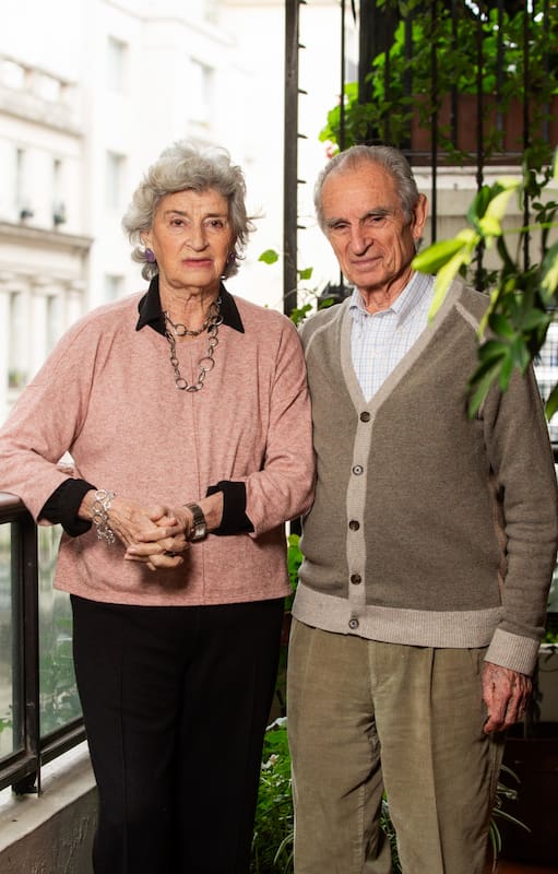 Eugenio y Estela Holmberg vivieron en el zoológico entre 1933 y 1943. Ocupaban una casa que estaba en el centro del parque, sobre la calle Acevedo (hoy República Árabe Siria), reservada para el director.