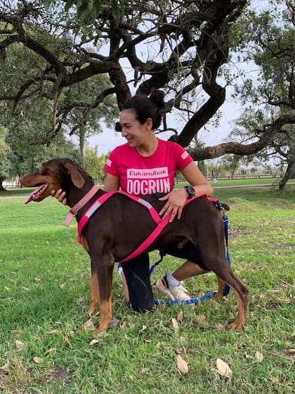Eukanuba Argentina acompaña a Héctor y a Luján en sus desafíos deportivos. "La Federación Argentina de Mushing nos abrió las puertas al deporte con mucho cariño".
