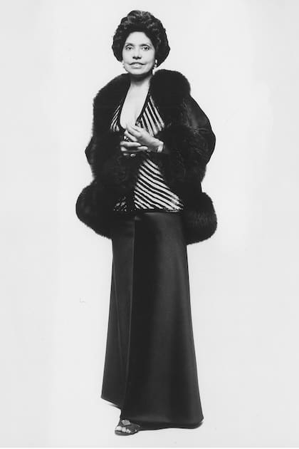 Eunice Johnson en 1973 con un diseño del italiano Renato Balestra