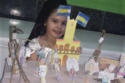 Eunice tiene 7 años y es alumna de la escuela Fe y Alegría en Resistencia, Chaco; en su casa no hay computadora ni internet, pero ella muestra un gran entusiasmo por seguir estudiando