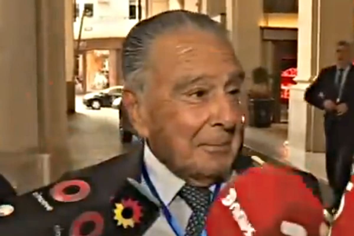 Eurnekian durante la charla con los medios