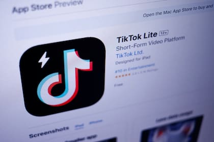 Europa amenaza con suspender la nueva ‘app’ TikTok Lite por ser “tóxica y adictiva”
La Comisión de la Competencia pide “pruebas de su seguridad” a la nueva aplicación de TikTok, lanzada en pruebas en España y Francia, que paga a los usuarios a cambio de ver videos