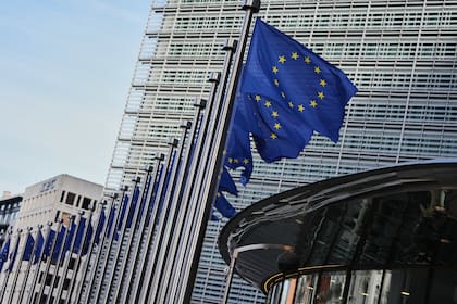 Europa llega al invierno con bajos niveles de almacenamiento y problemas con el gasoil por la guerra en Medio Oriente; la Argentina busca posicionarse como proveedor antes de sus primeras exportaciones