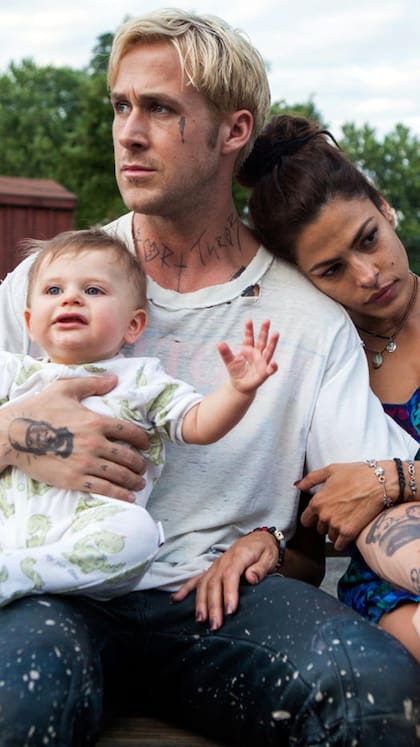 Años después del rodaje, Gosling recordó que mientras filmaban Cruce de caminos hubo momentos en los que dejaron de sentir que estaban actuando; “Había escenas en las que fingíamos ser una familia y, de repente, ya no quería seguir fingiendo”, confesó el actor