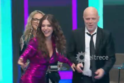 Eva Anderson sacó a bailar a Sebastián Wainraich (Foto: Captura de TV / eltrece)