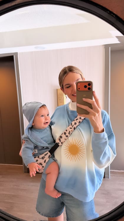 Eva Bargiela y su hijo Faustino, fruto de su relación con Gianluca Simeone, también están en los Estados Unidos para vivir de cerca el Mundial y alentar a su cuñado, Giuliano Simeone, uno de los jugadores de la selección