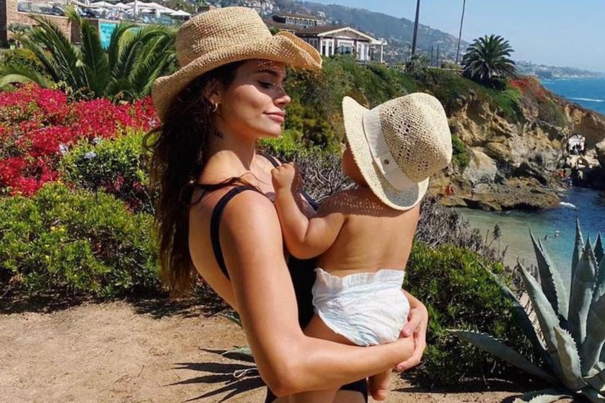 Eva de Dominici con su hijo Cairo en brazos (Foto: Instagram)
