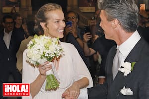 Supermodelo de los 90 se casó acompañada de sus tres hijos tras 25 años en pareja