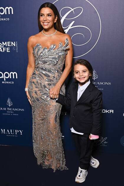 Eva Longoria llegó a la gala de la mano de Santi, su primer hijo con el empresario mexicano Pepe Bastón, con quien se casó en 2016.