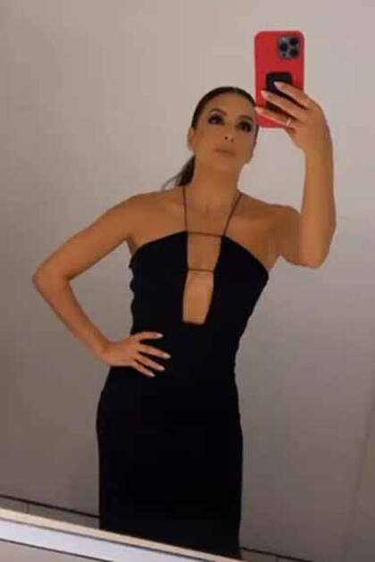 Eva Longoria lució un vestido de la firma de Victoria Beckham, de quien es íntima amiga.