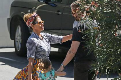 Eva Mendes y Ryan Gosling comparten una salida familiar con sus hijas, Amada y Esmeralda