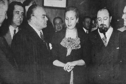 Eva Perón junto a Homero Manzi, a quien había conocido en la radio