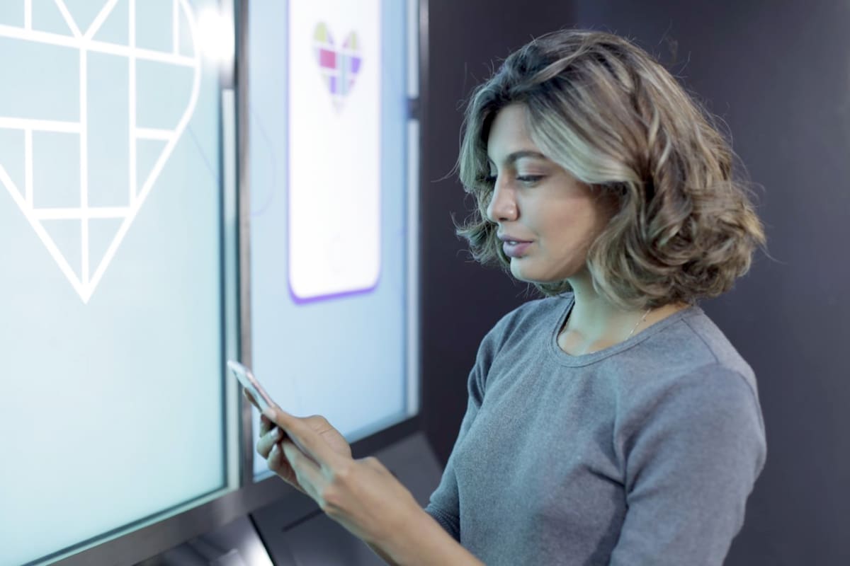 Eva Robotics Retail lanza la primera tienda inteligente robotizada