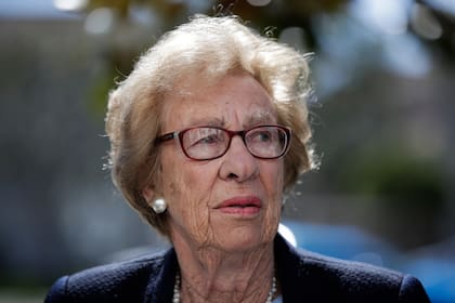 Eva Schloss, sobreviviente del Holocausto y hermanastra de Ana Frank, muere a los 96 años