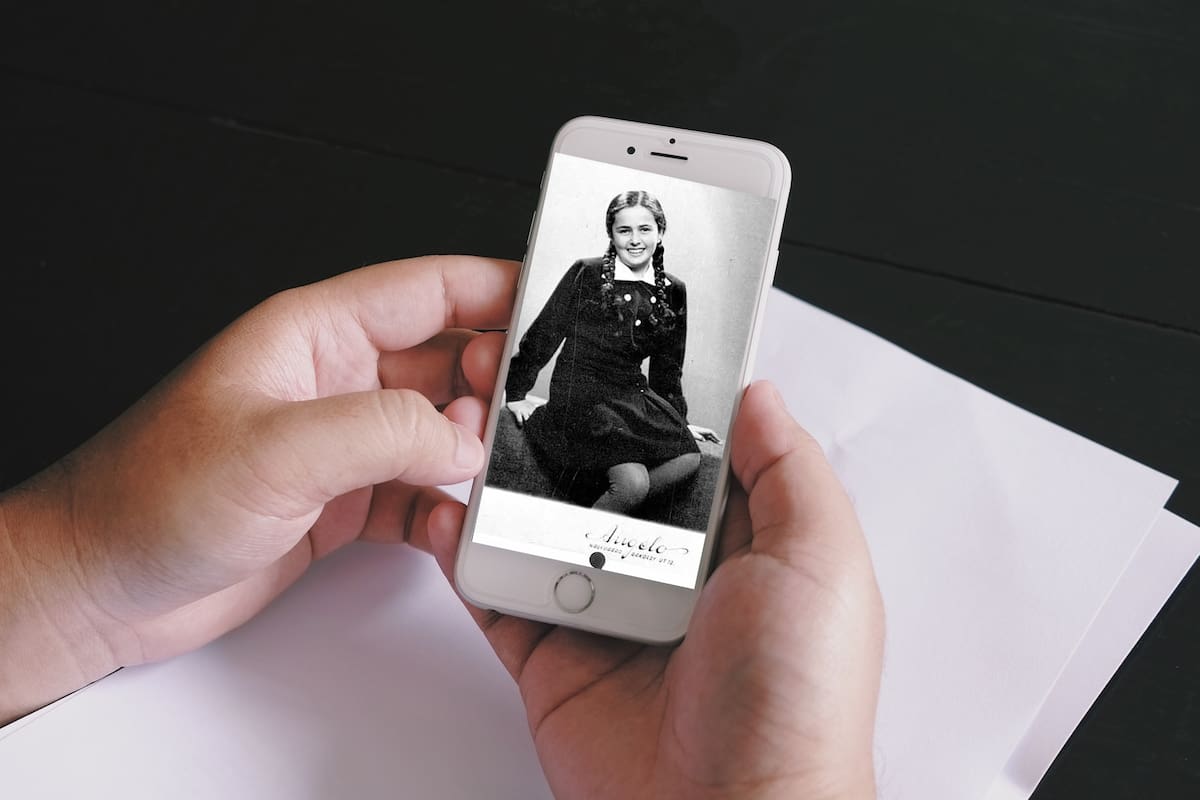 Eva Stories empapela las calles de Tel Aviv y promete narrar la Shoa como nunca antes se hizo