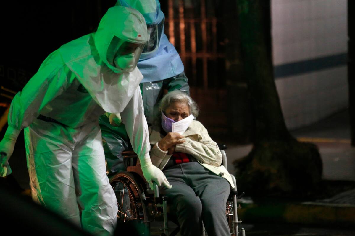 Evacuación de un geriátrico en la calle Catamarca 558 en la ciudad de Buenos Aires