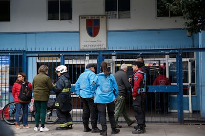 Evacuación del colegio Lenguas Vivas en Retiro por escape de gas