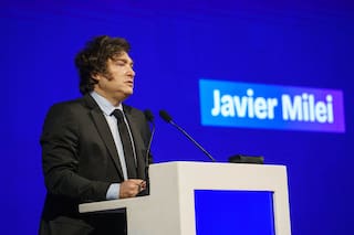 Evacúan a Milei por el lanzamiento de objetos contra una caravana electoral