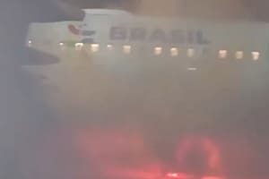Evacúan un avión en Brasil por un incendio