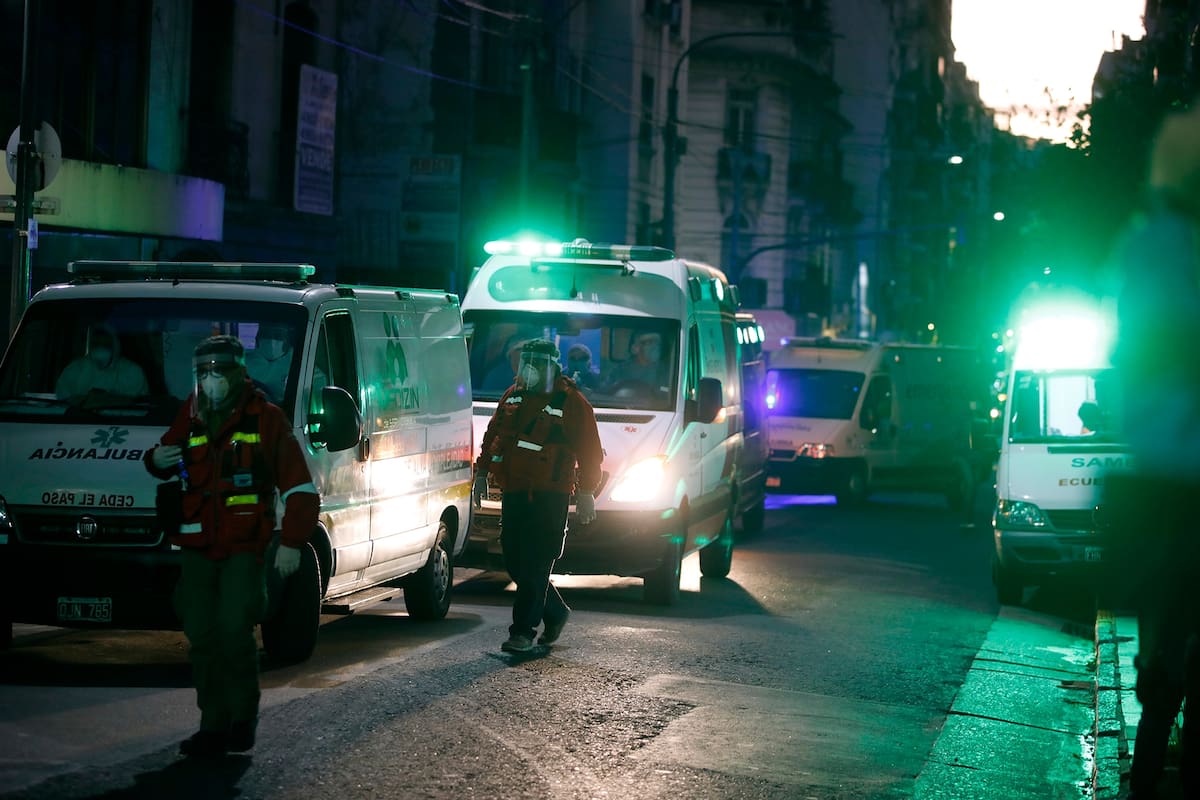 Evacúan un geriátrico en Recoleta con al menos 25 casos de Covid-19