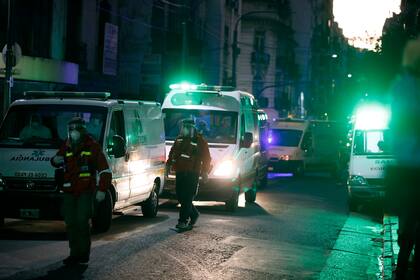 Evacúan un geriátrico en Recoleta con al menos 25 casos de Covid-19