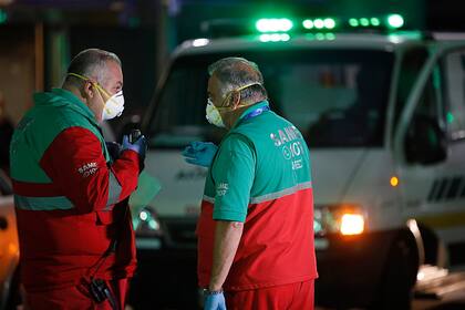 Evacúan un geriátrico en Recoleta con 37 casos de Covid-19